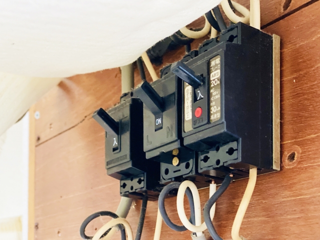 古いブレーカー